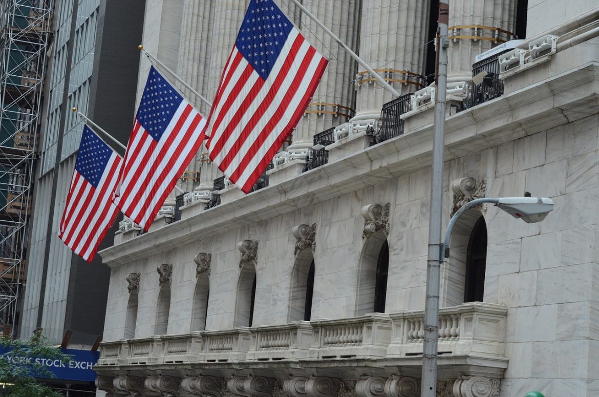 Stocks Settle Mostly Higher on Positive Earnings Results