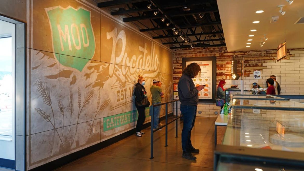 Pizza chain avoided bankruptcy, then closed over 100 restaurants