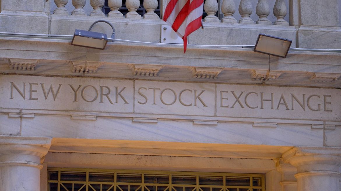 Stocks Settle Higher as a Weak Jobs Report Allays Rate Hike Fears