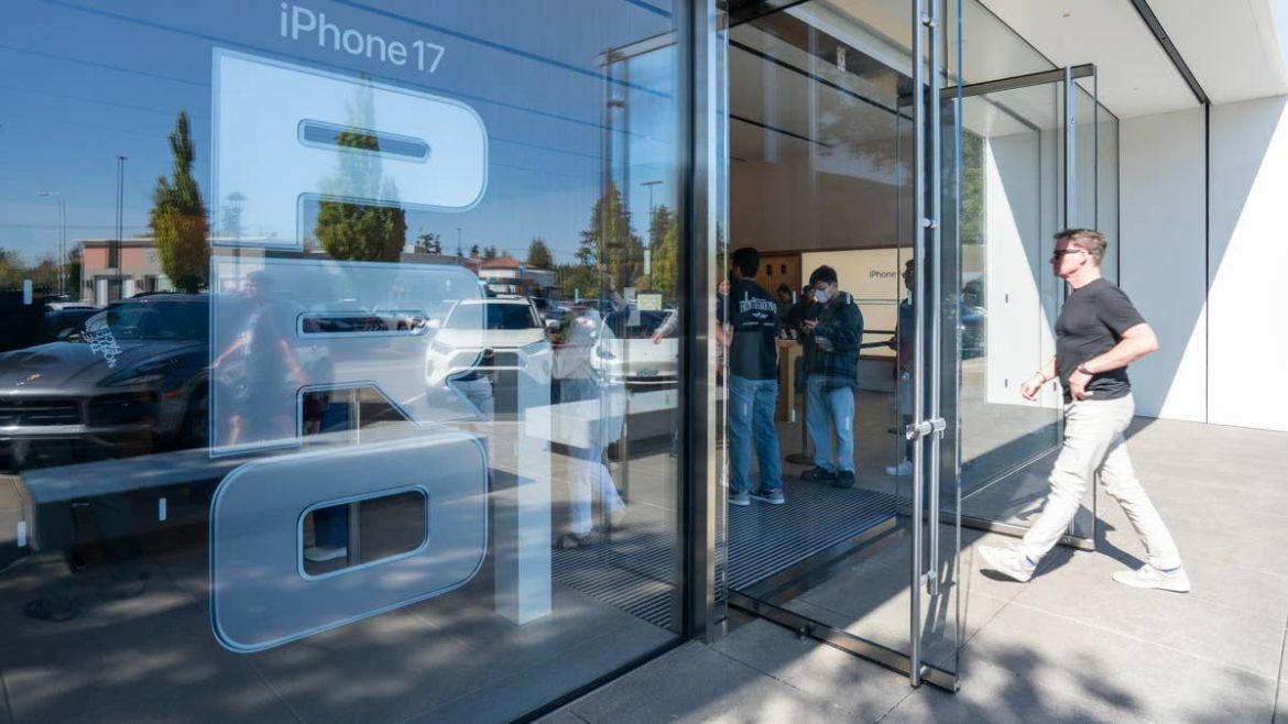 Wall Street is starting to warm to Apple's $2,199 foldable gamble